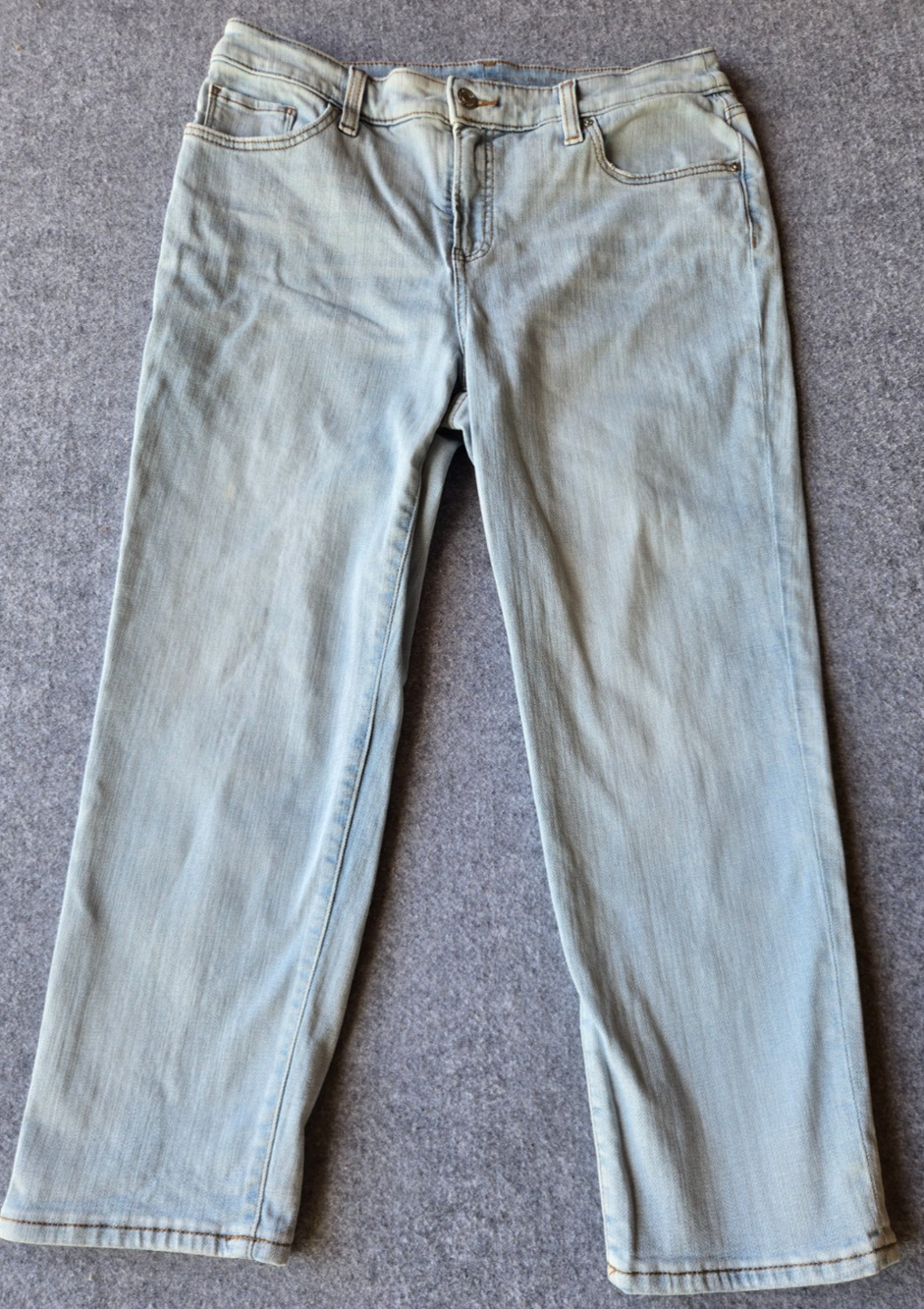 Chicos Women's Jeans So Slimming Girlfriend Slim Crop Light Wash Size 1.5 (4)